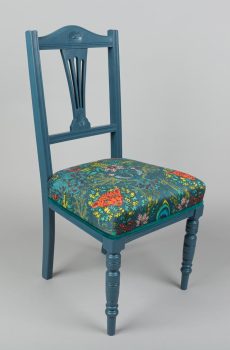 Traditional complete dining chair