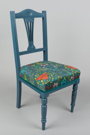 Traditional complete dining chair